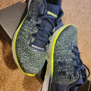 Under Armour boys size 4.5 BNIB